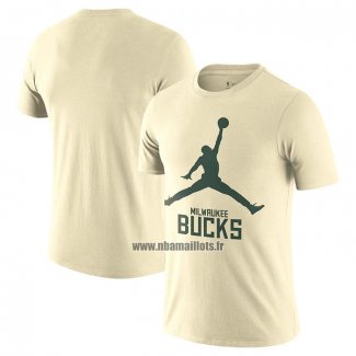 Maillot Manche Courte Milwaukee Bucks Essential Jumpman Creme